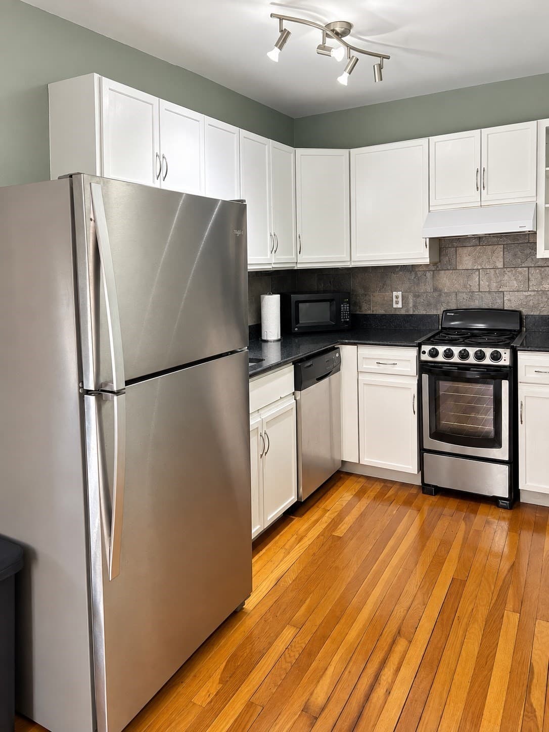 Condominium at 195 Thomas Burgin Pkwy # 511, Quincy MA 02169, Quincy, photo 2 of 13