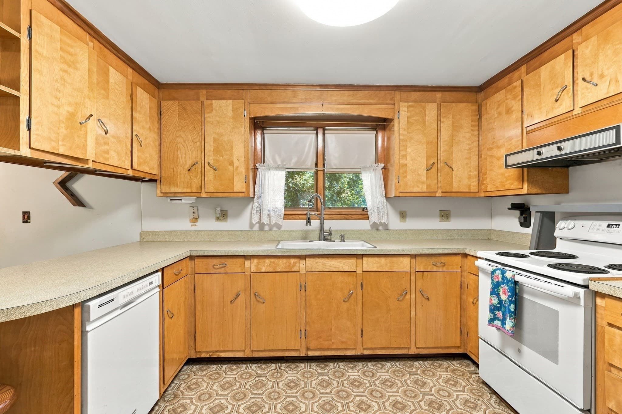 Single Family Residence at 5 Donna Lane, Dudley MA 01571, Dudley, photo 7 of 35