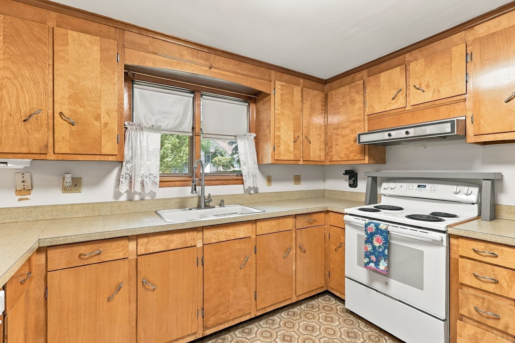 Single Family Residence at 5 Donna Lane, Dudley MA 01571, Dudley, photo 8 of 35