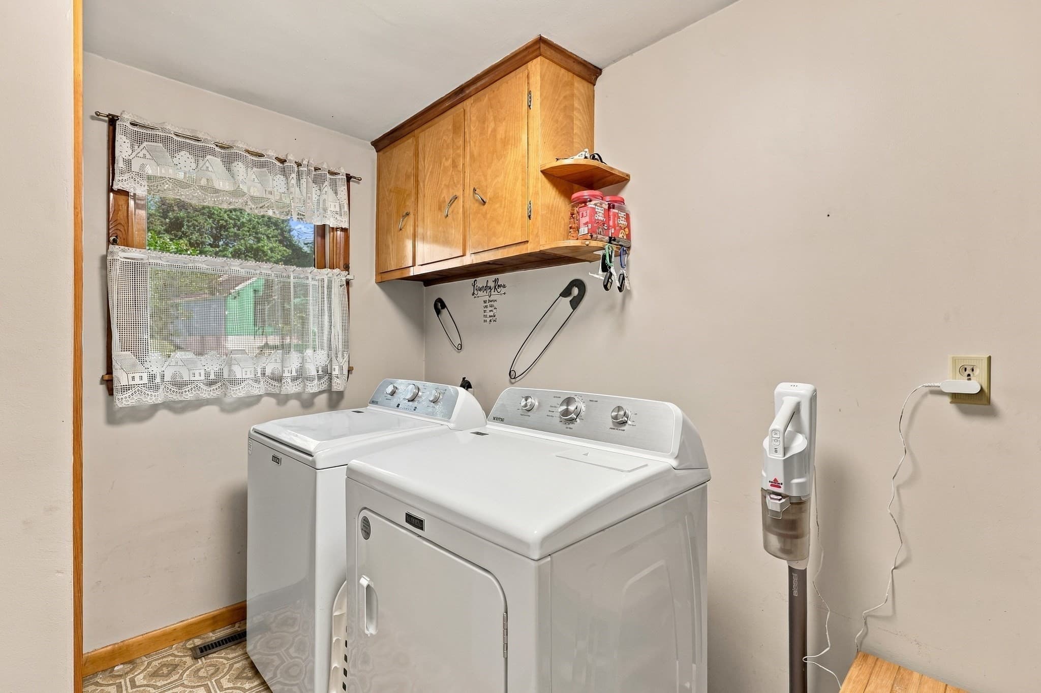 Single Family Residence at 5 Donna Lane, Dudley MA 01571, Dudley, photo 25 of 35