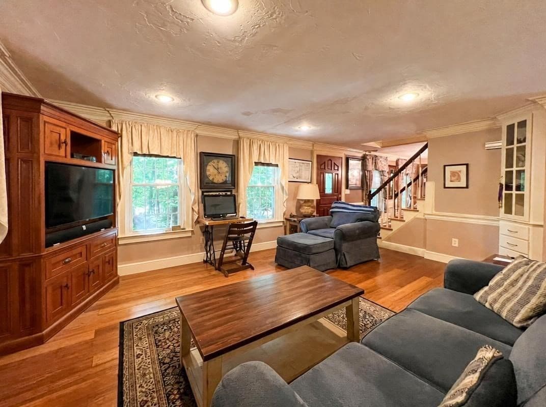 Single Family Residence at 94 Mountain Ave, Pembroke MA 02359, Pembroke, photo 6 of 12