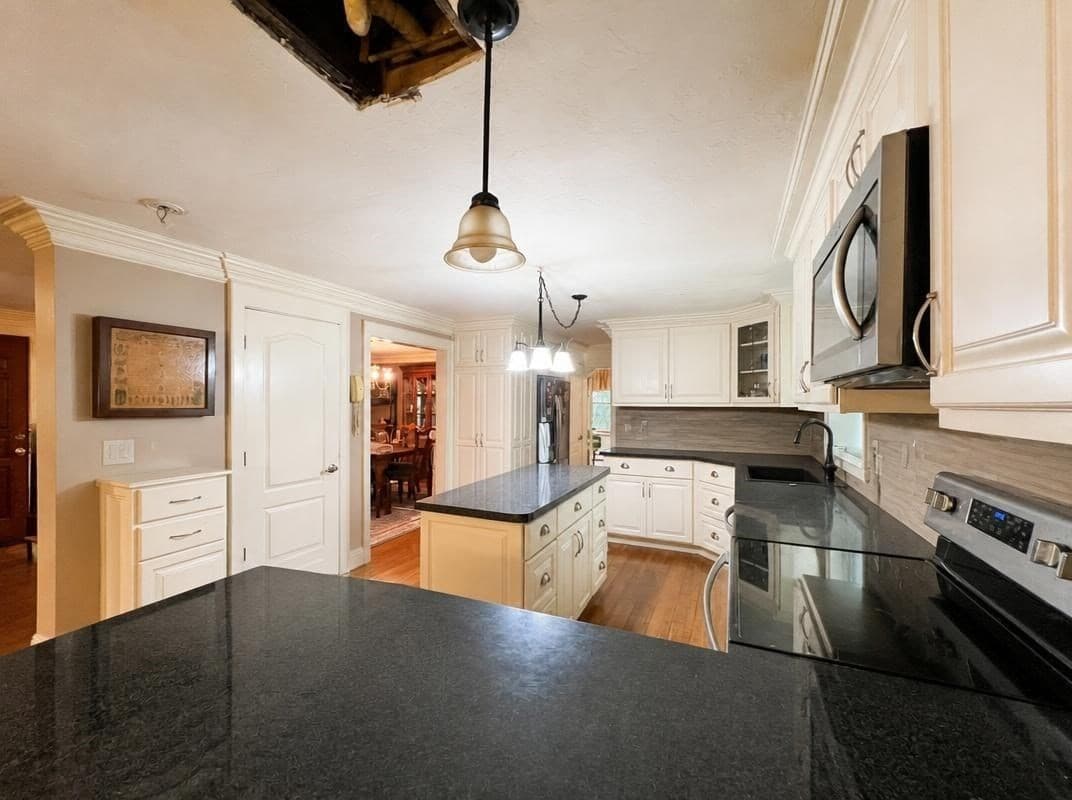 Single Family Residence at 94 Mountain Ave, Pembroke MA 02359, Pembroke, photo 3 of 12