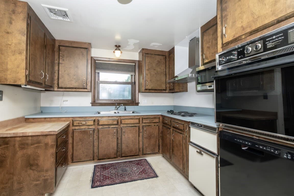 Single Family Residence at 6 Albert St, Waltham MA 02453, Waltham, photo 9 of 27