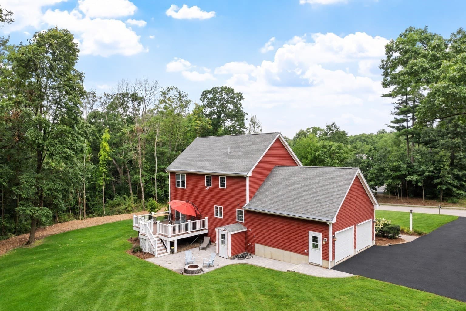 Single Family Residence at 107 Summit Dr, East Bridgewater MA 02333, East Bridgewater, photo 3 of 42