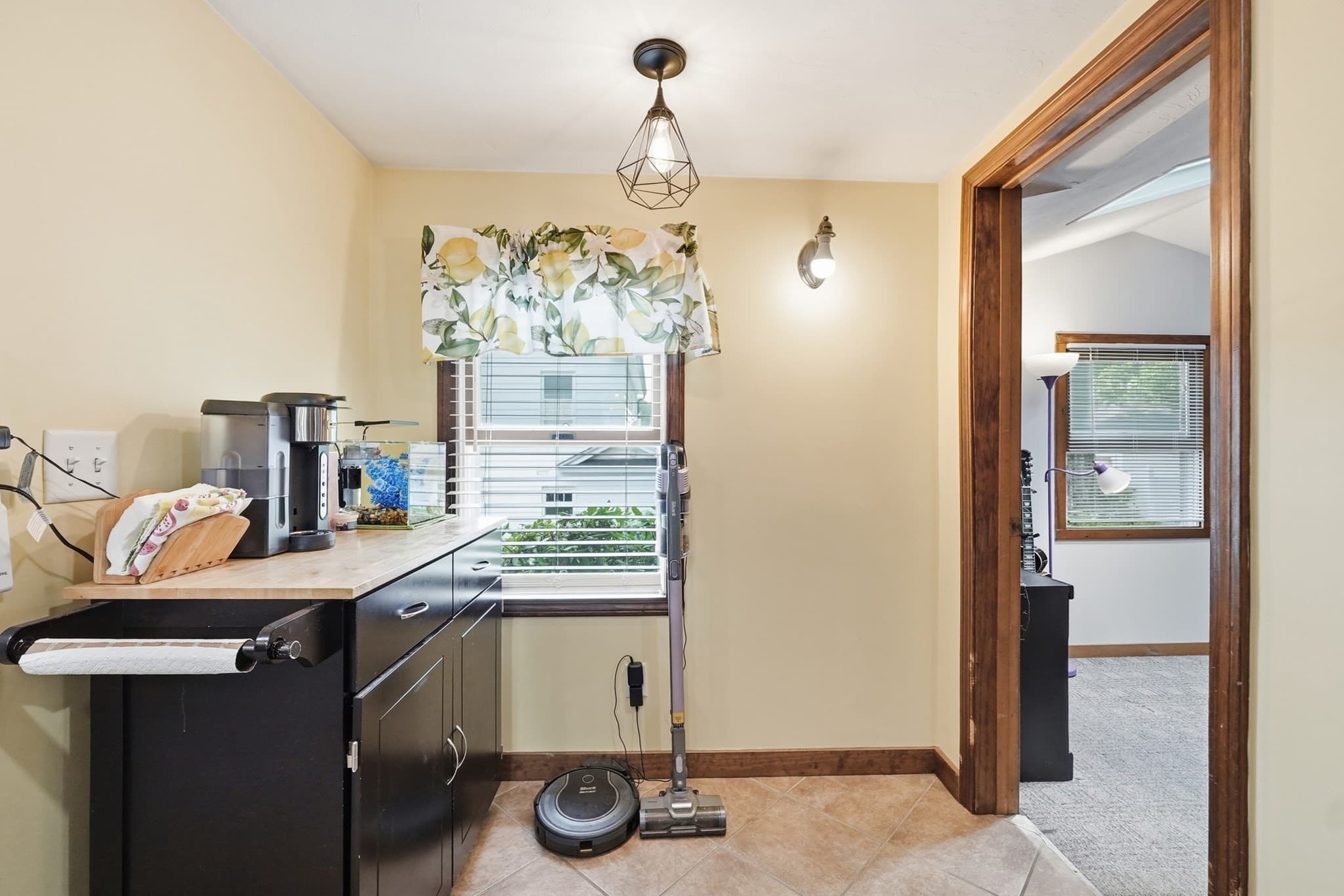 Single Family Residence at 31 Wildrose Ave, Worcester MA 01602, Worcester, photo 14 of 42
