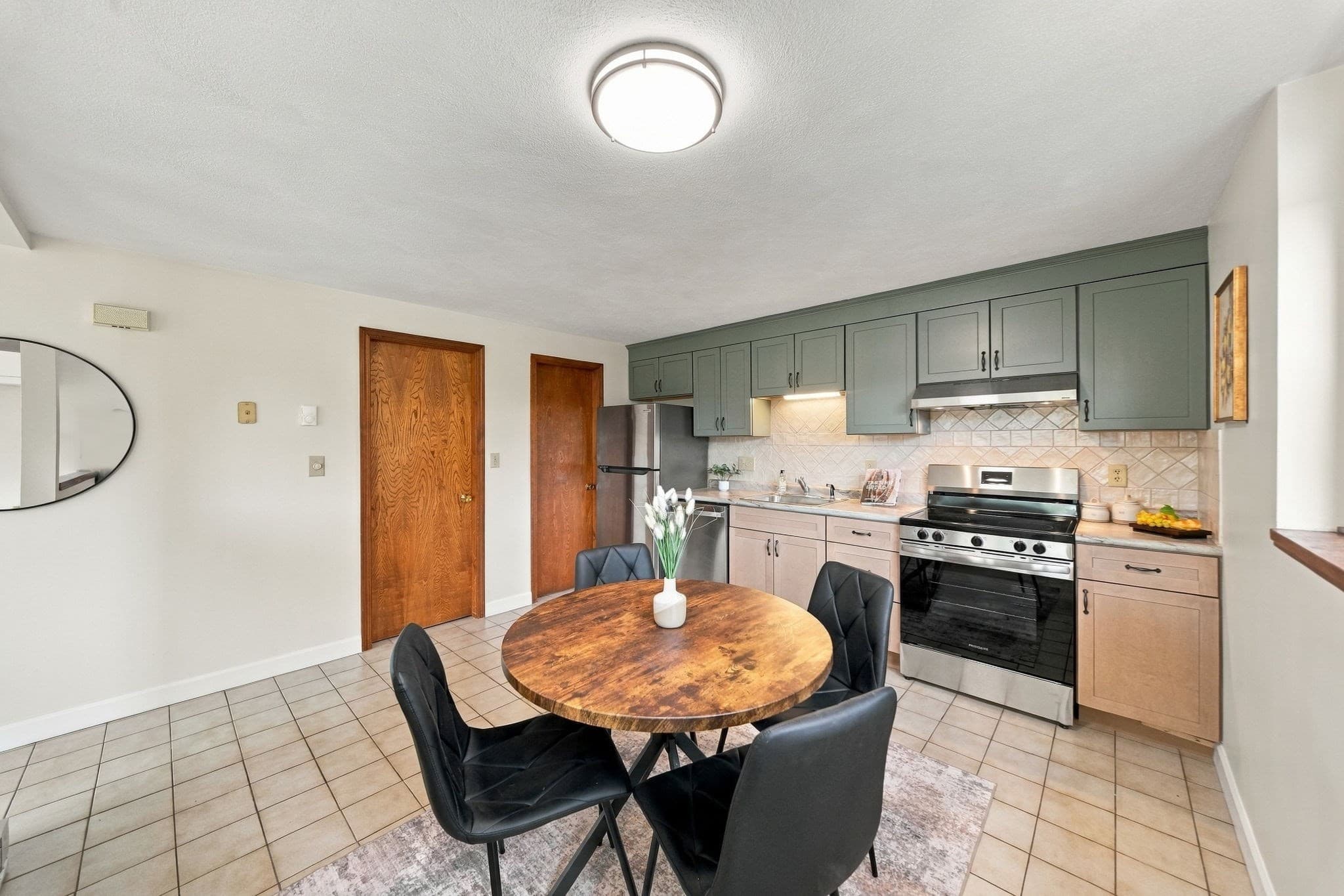 Condominium at 39 Mountain St # 39, Woburn MA 01801, Woburn, photo 11 of 37