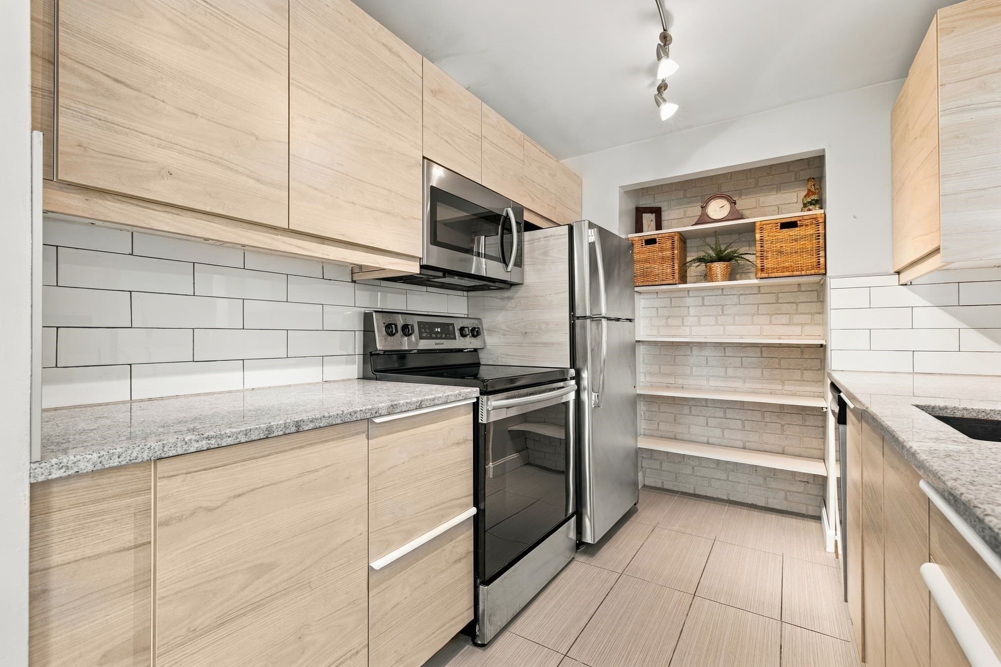 Condominium at 55 Greentree Lane # 49, Weymouth MA 02190, Weymouth, photo 11 of 26