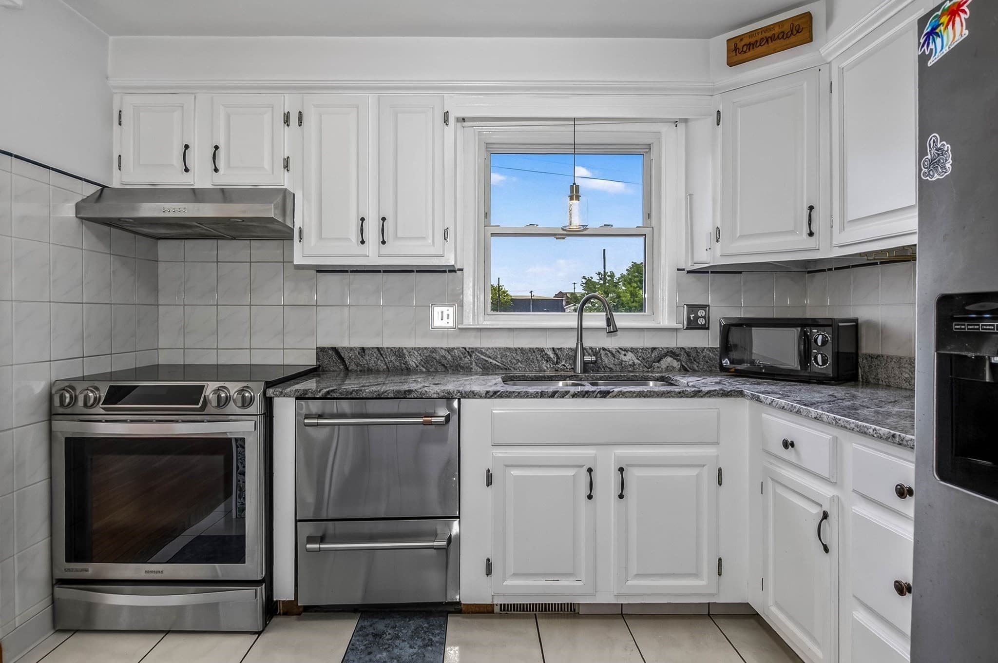 Single Family Residence at 21 Cardosi Ct, Pawtucket RI 02861, Pawtucket, photo 4 of 42