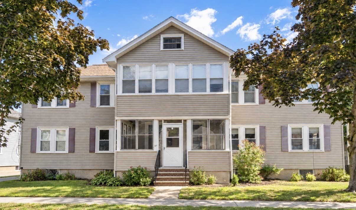 37 Everett St # 1, Waltham MA 02453