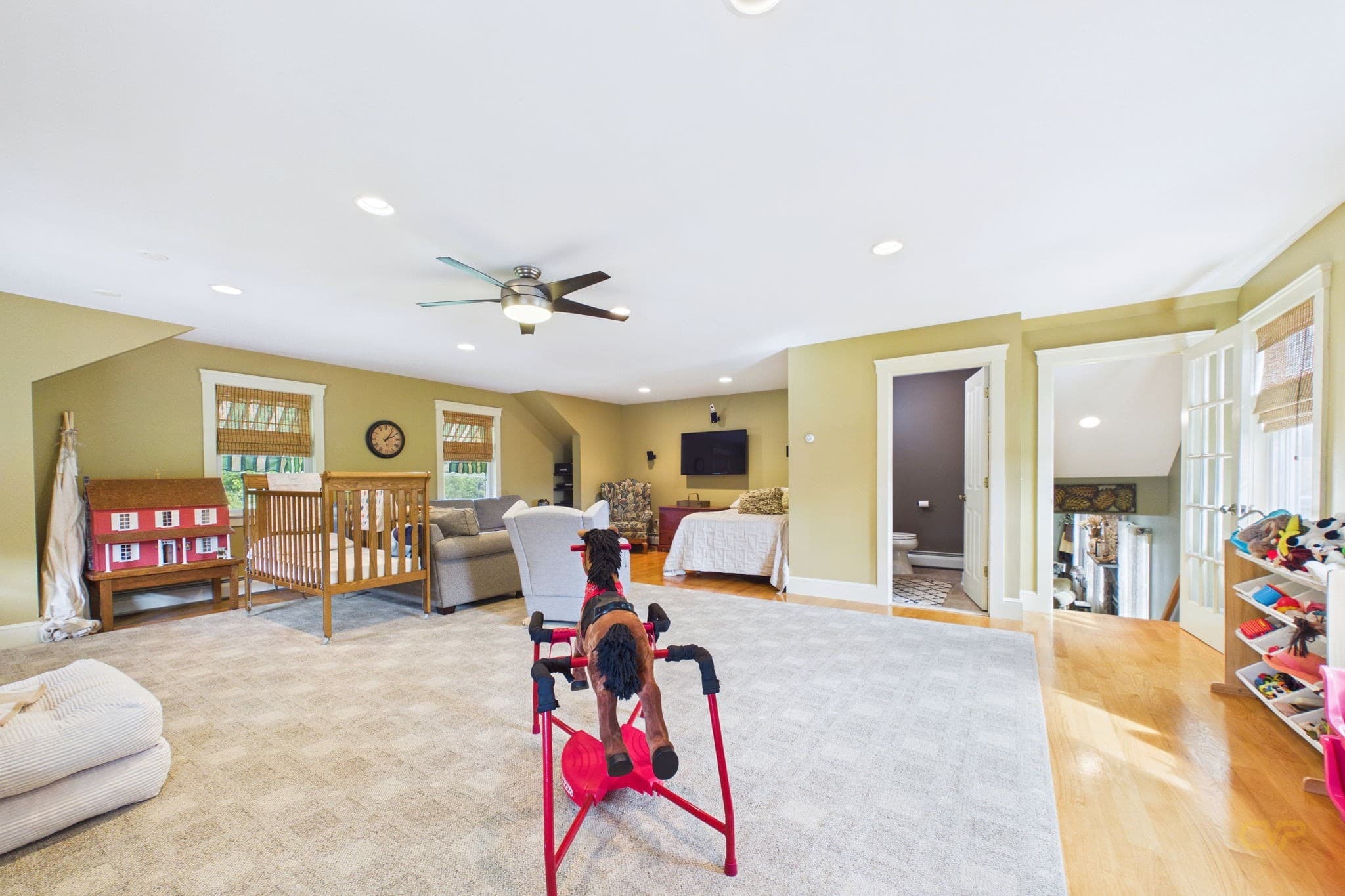 Single Family Residence at 555 Sharps Lot Rd, Swansea MA 02777, Swansea, photo 22 of 42