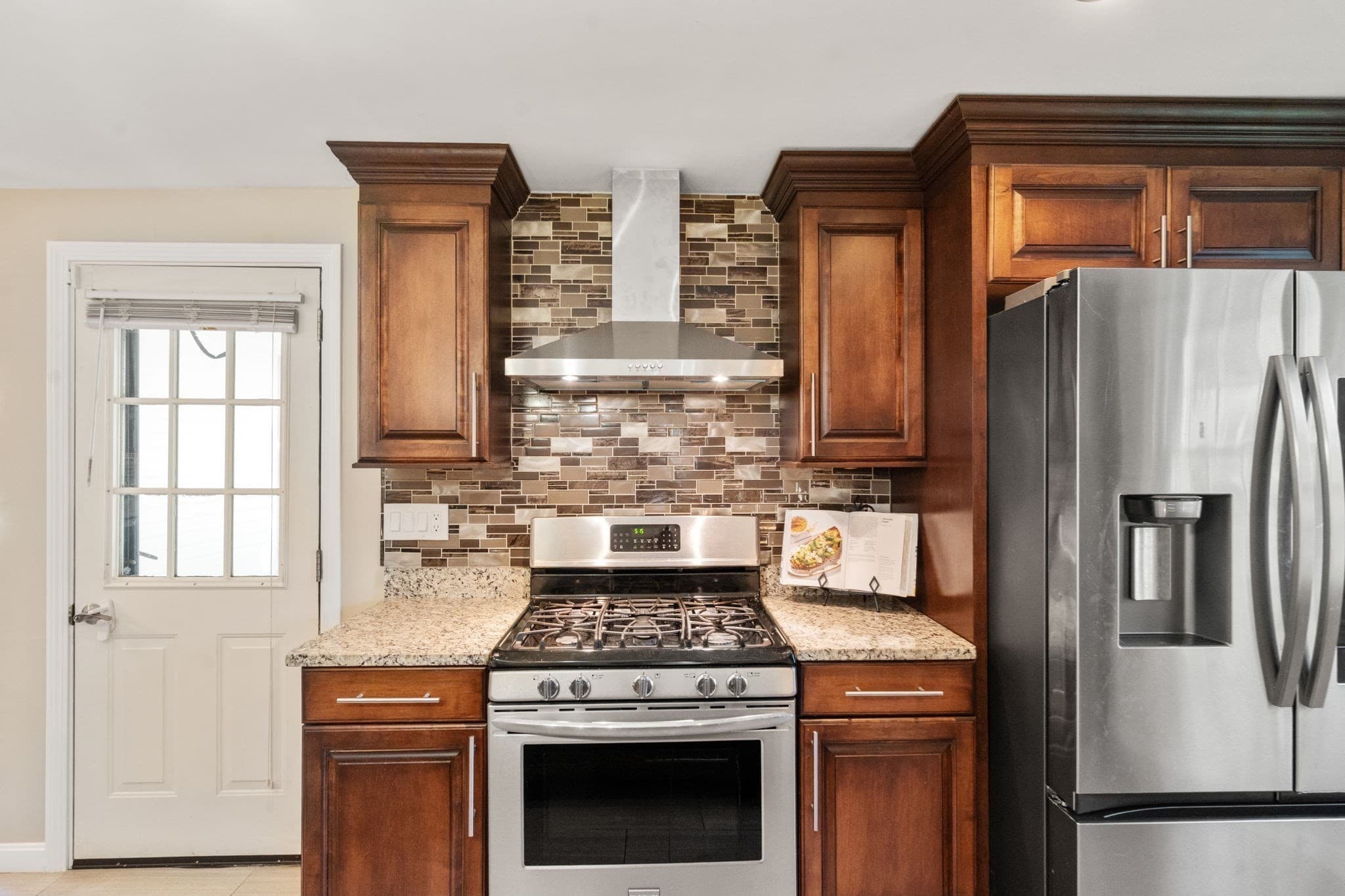 Single Family Residence at 16 Bacon Rd, Framingham MA 01701, Framingham, photo 4 of 35