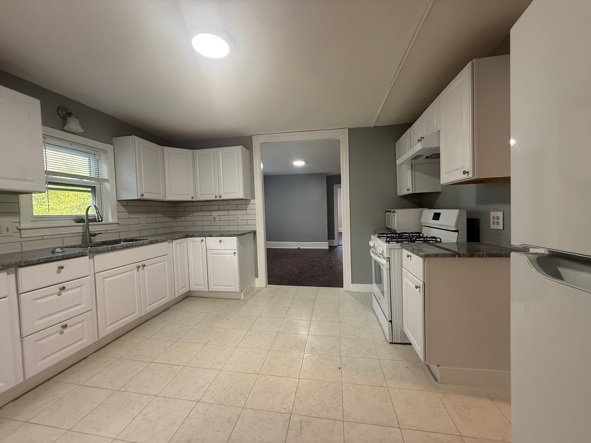 3 Family at 723 Main, Warren MA 01083, Warren, photo 2 of 24