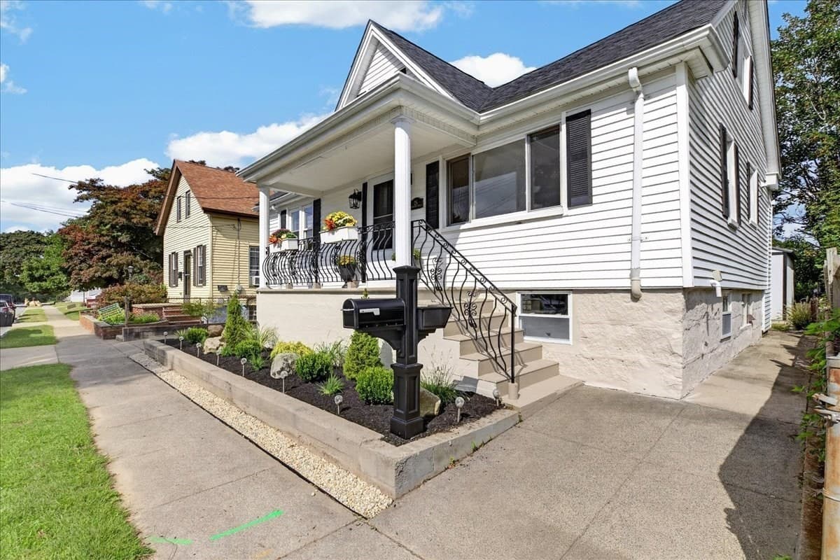 Single Family Residence at 25 Fairmount St, New Bedford MA 02740, New Bedford, photo 2 of 40