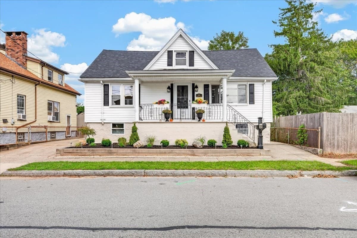 25 Fairmount St, New Bedford MA 02740
