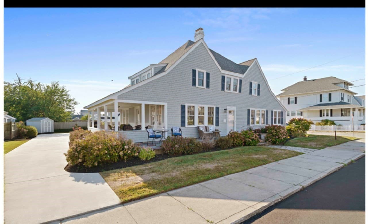 Single Family Residence at 117 Manomet Ave., Hull MA 02045, photo 7 of 42