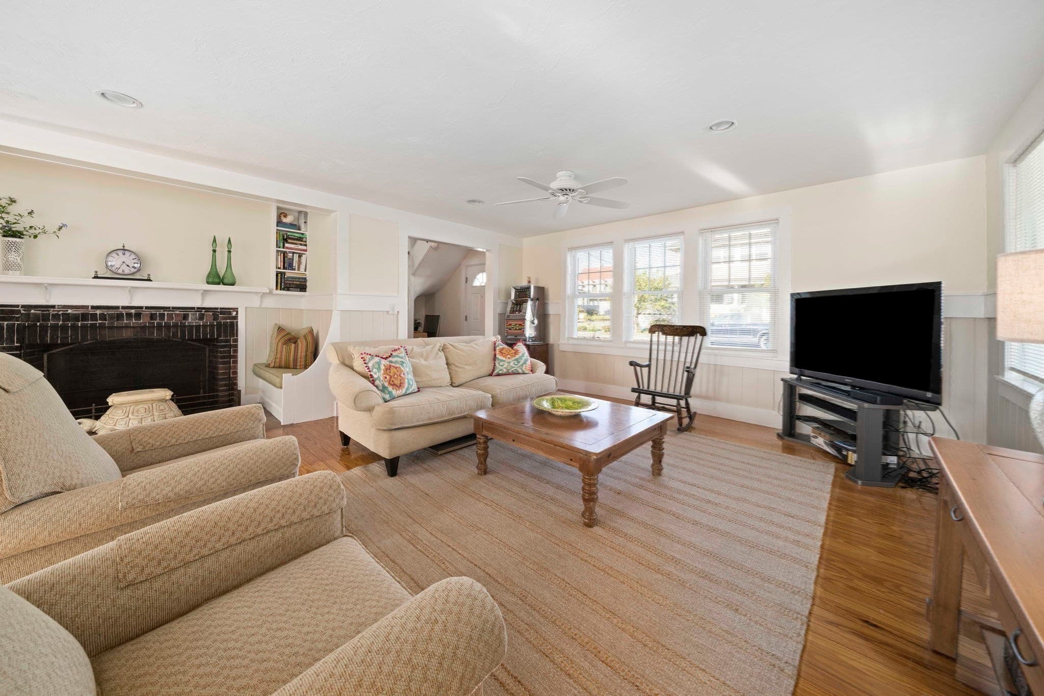 Single Family Residence at 117 Manomet Ave., Hull MA 02045, photo 9 of 42