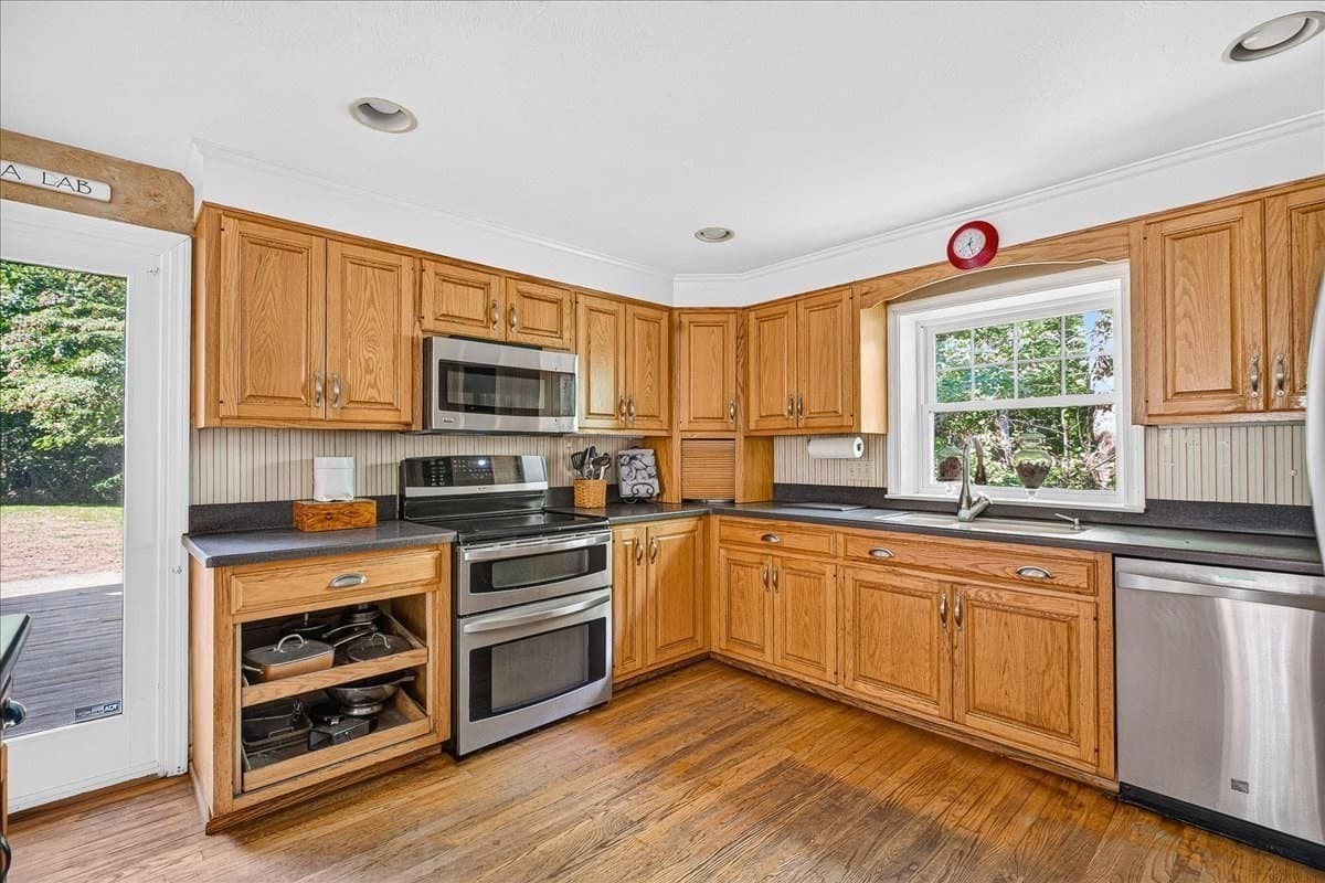 Single Family Residence at 20 Tara Dr, Pembroke MA 02359, photo 11 of 40