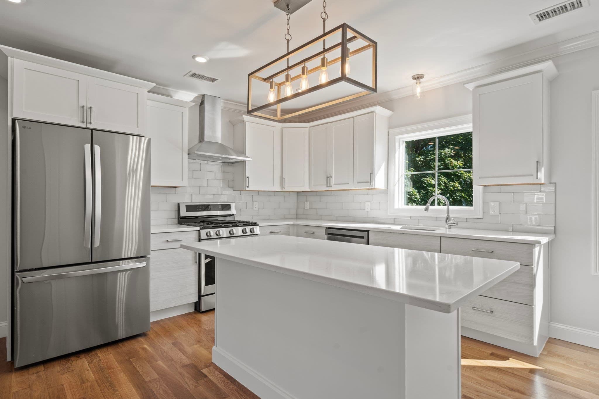Condominium at 62 Pleasant St # 2, Winthrop MA 02152, Winthrop, photo 9 of 37