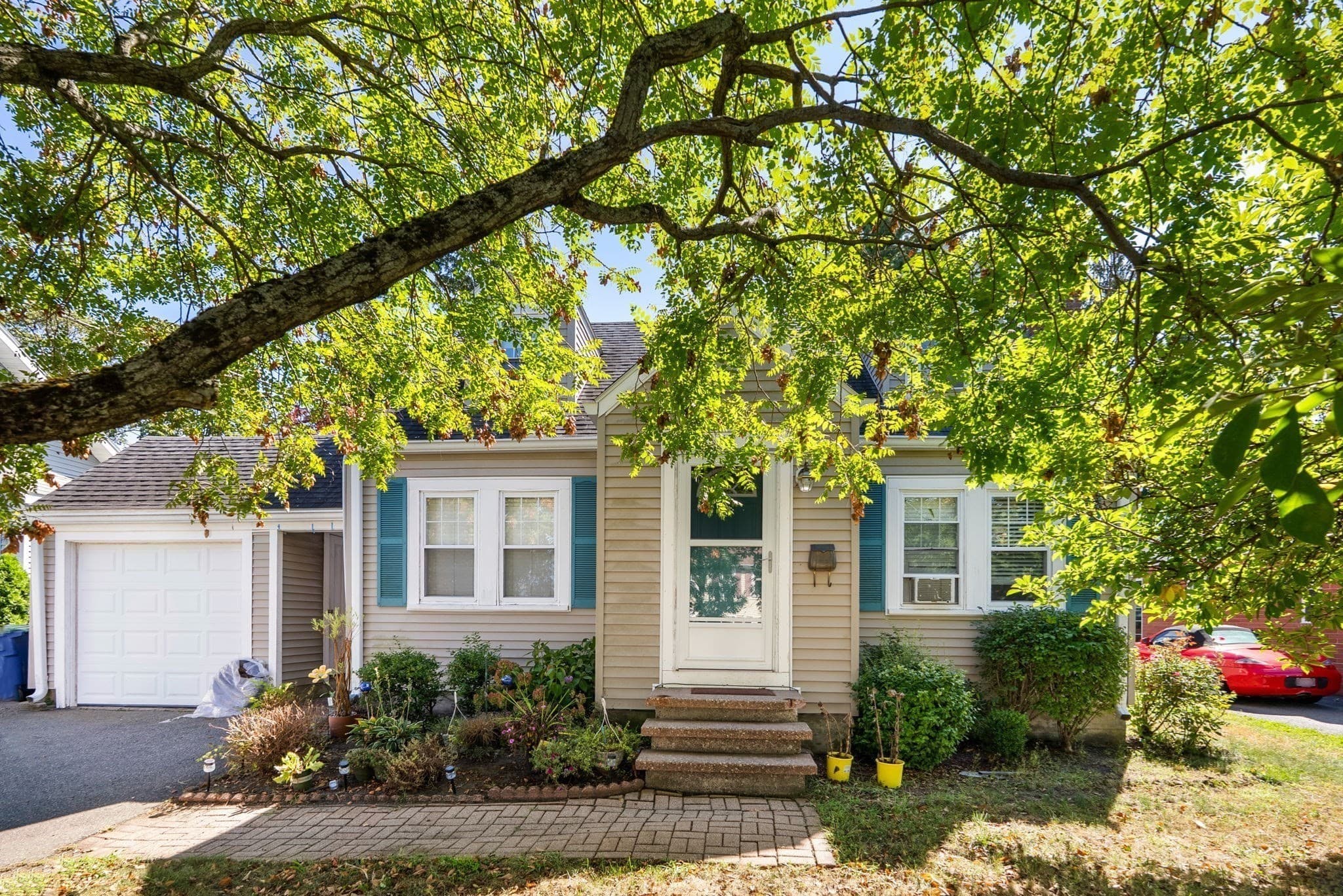 Single Family Residence at 18 Hill View Road, Braintree MA 02184, Braintree, photo 2 of 19