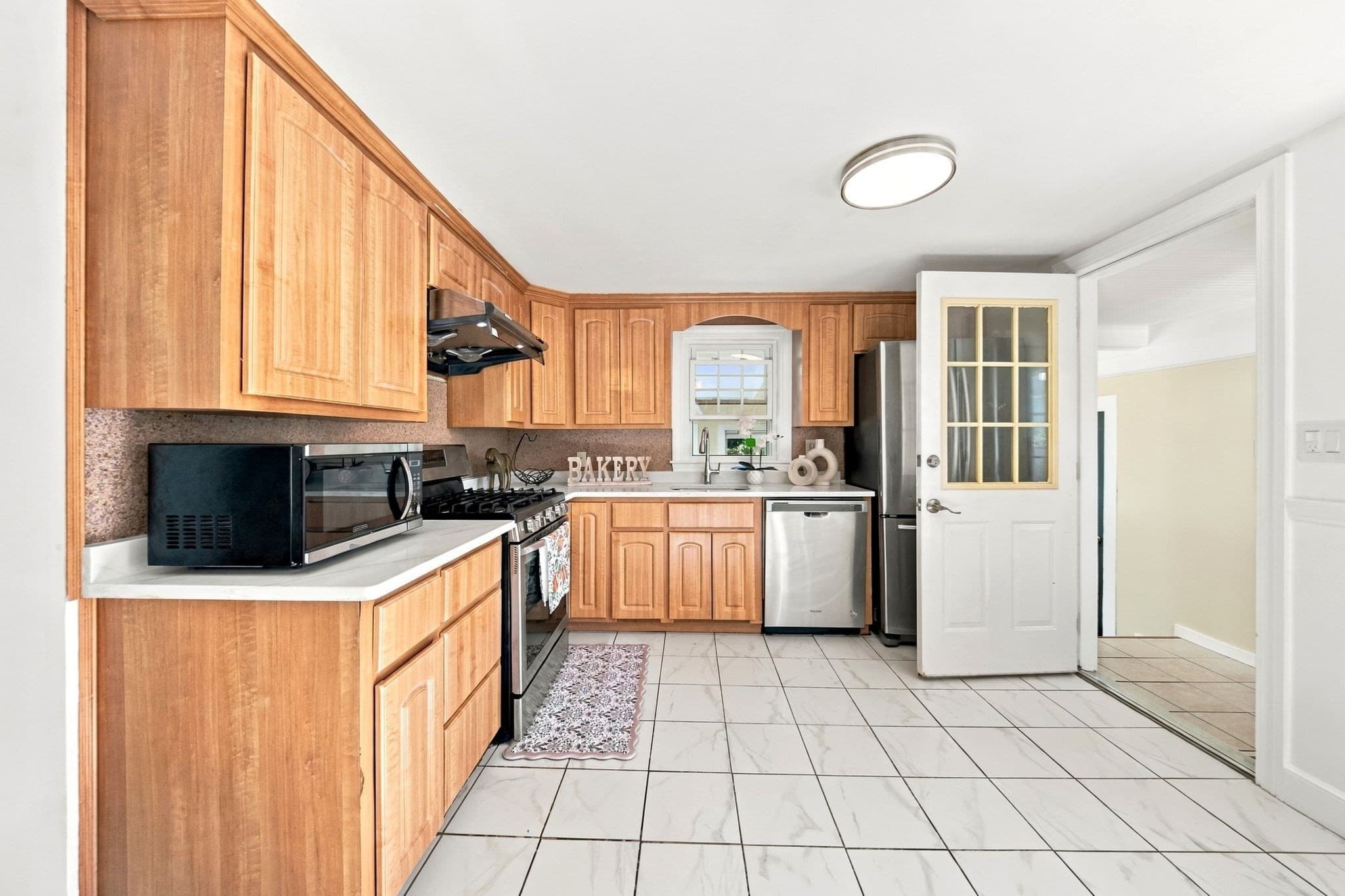 Single Family Residence at 147 Elmlawn Rd, Braintree MA 02184, Braintree, photo 3 of 42