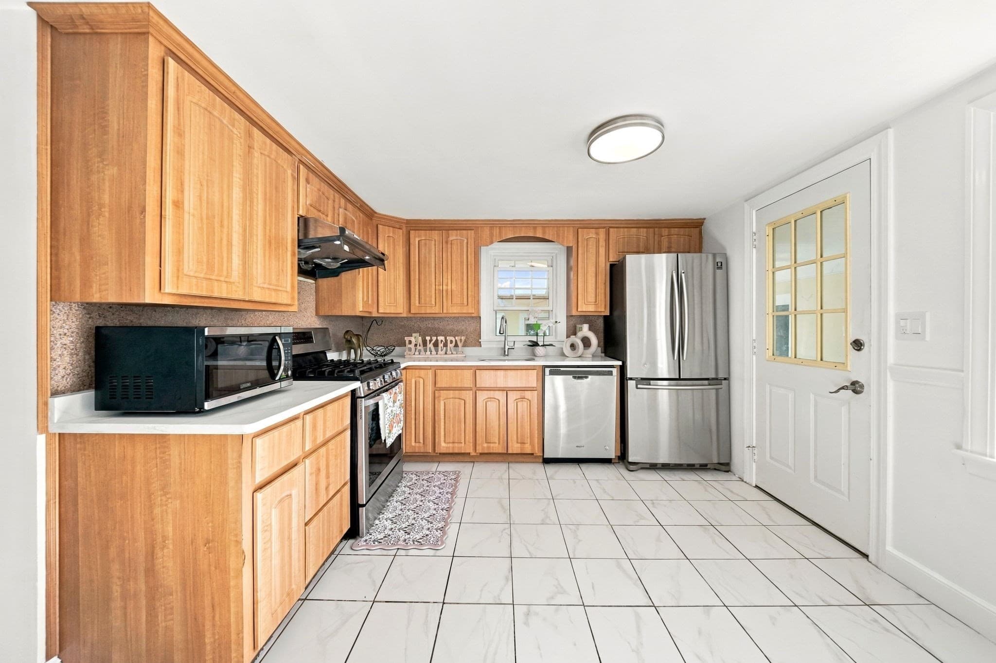 Single Family Residence at 147 Elmlawn Rd, Braintree MA 02184, Braintree, photo 5 of 42