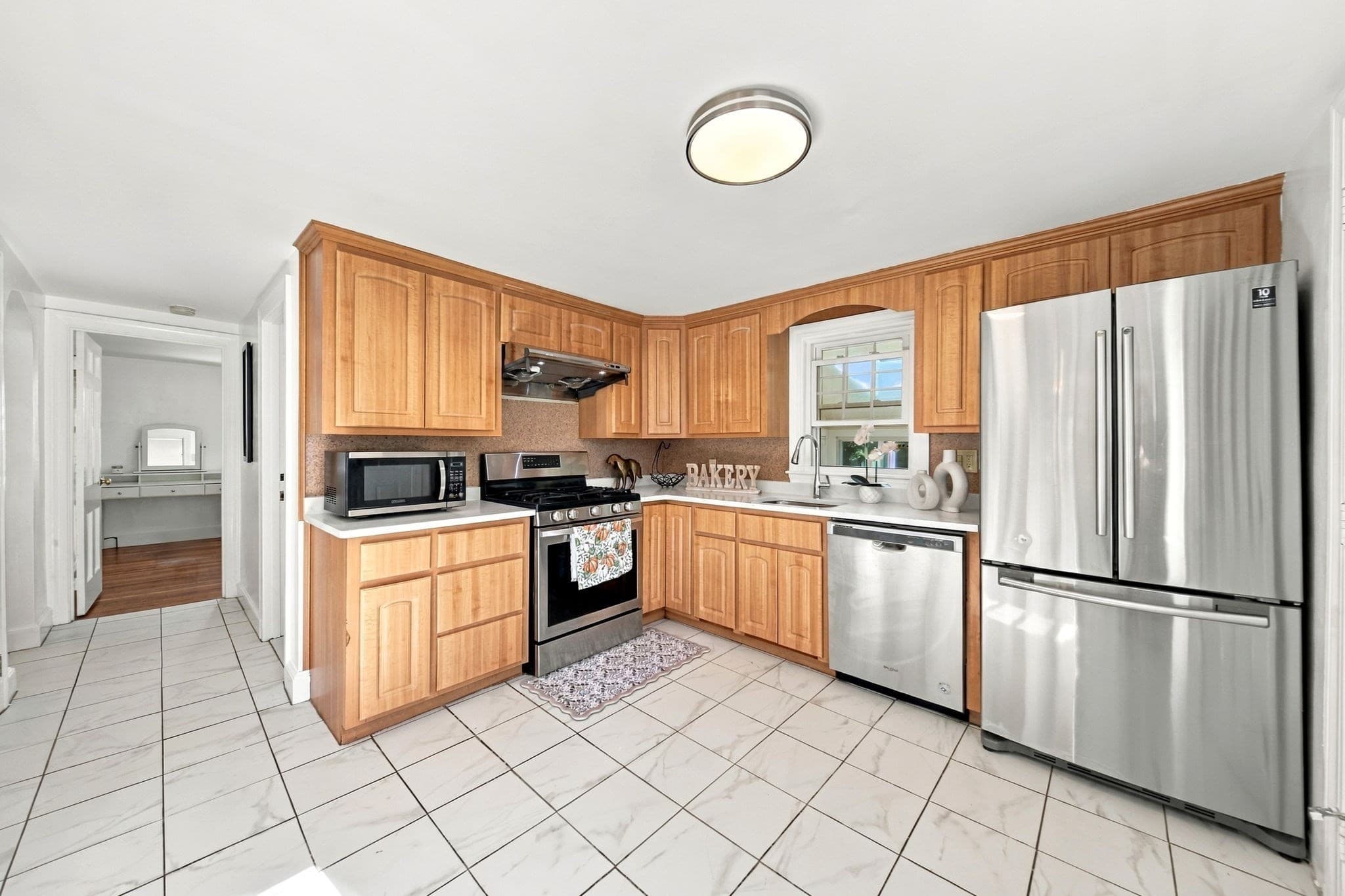 Single Family Residence at 147 Elmlawn Rd, Braintree MA 02184, Braintree, photo 4 of 42