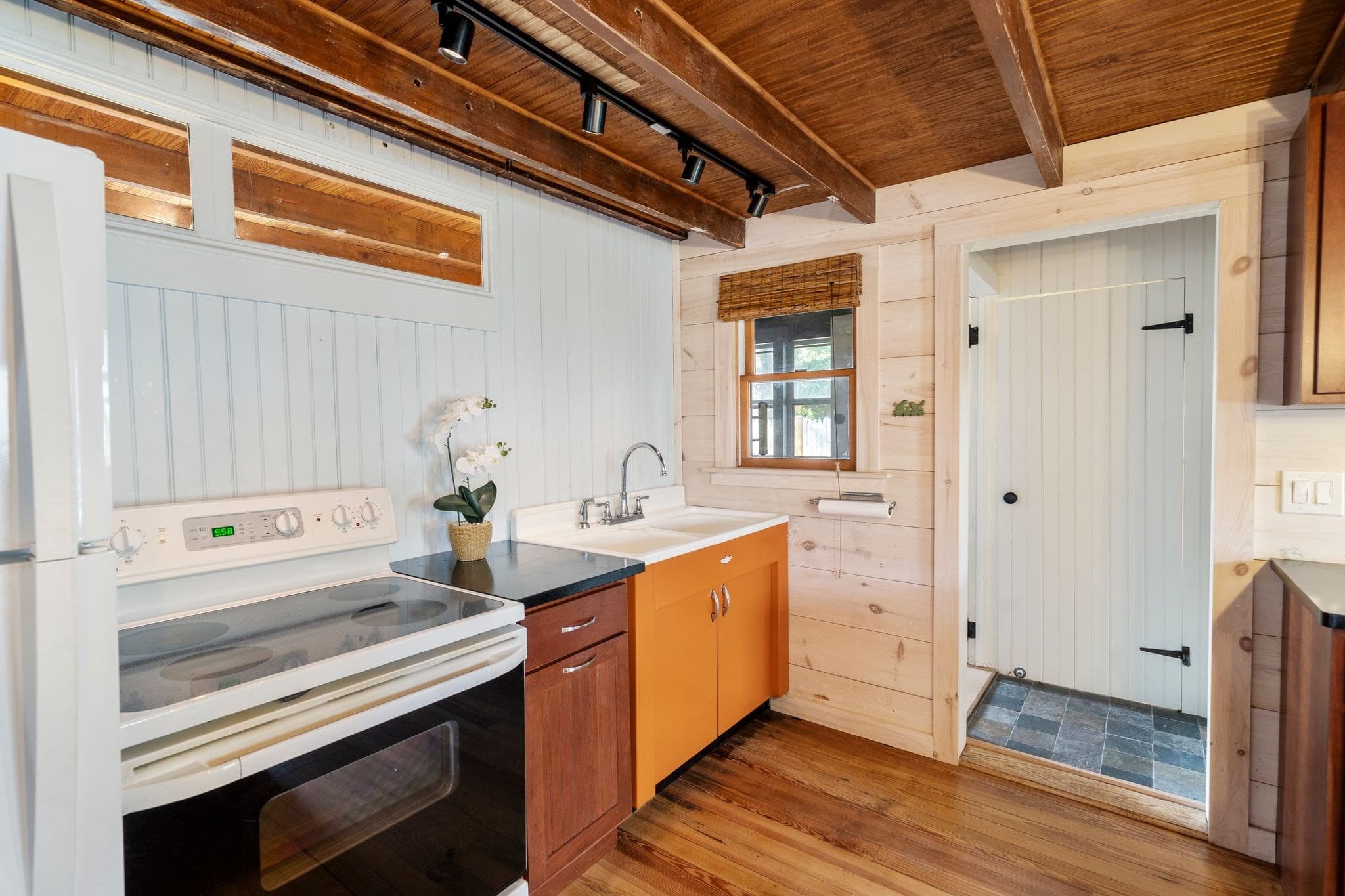 Single Family Residence at 12 Holmes Ave, Kingston MA 02364, Kingston, photo 5 of 42
