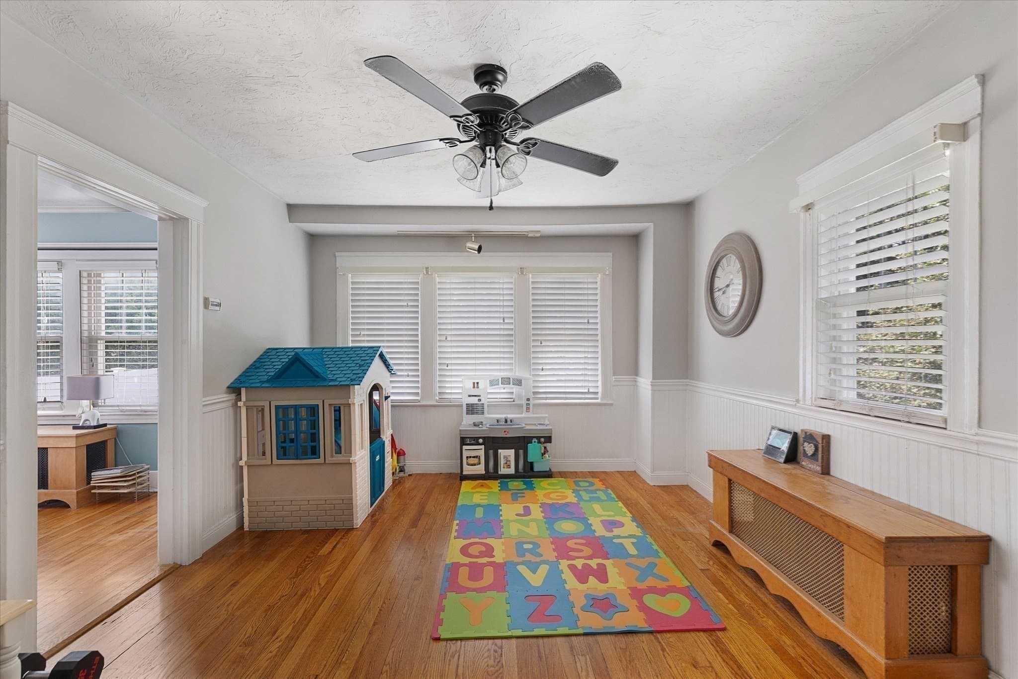 Single Family Residence at 22 Oneida, Worcester MA 01606, Worcester, photo 7 of 27