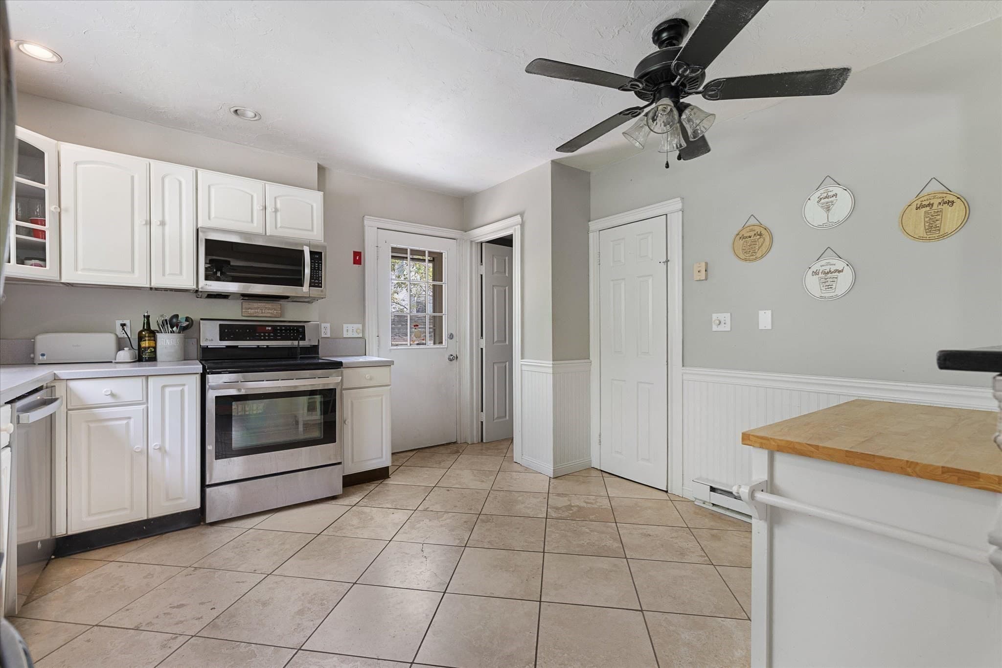 Single Family Residence at 22 Oneida, Worcester MA 01606, Worcester, photo 3 of 27