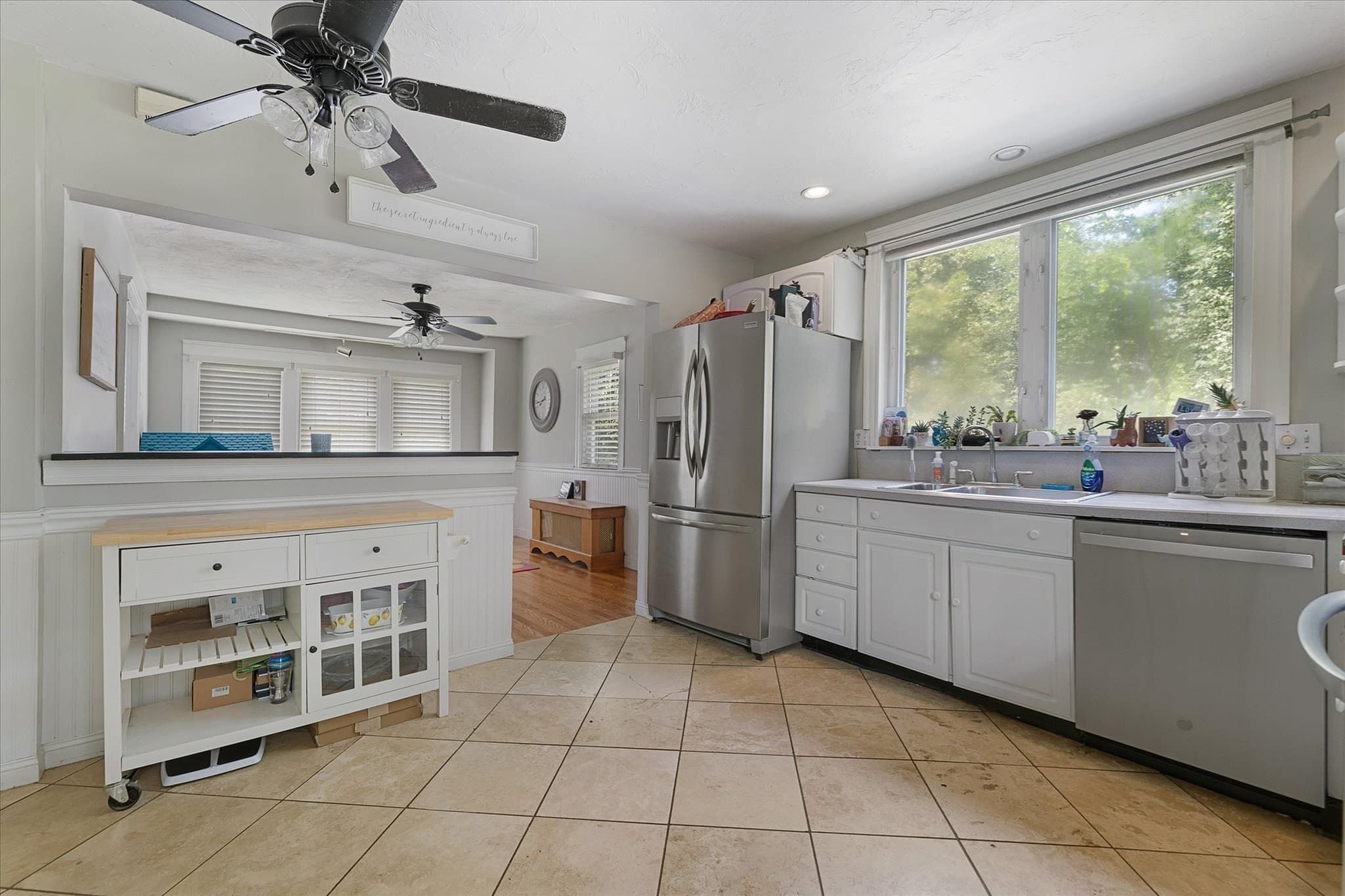 Single Family Residence at 22 Oneida, Worcester MA 01606, Worcester, photo 4 of 27