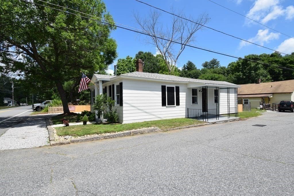 Single Family Residence at 433 Putnam Hill Rd, Sutton MA 01590, Sutton, photo 31 of 34