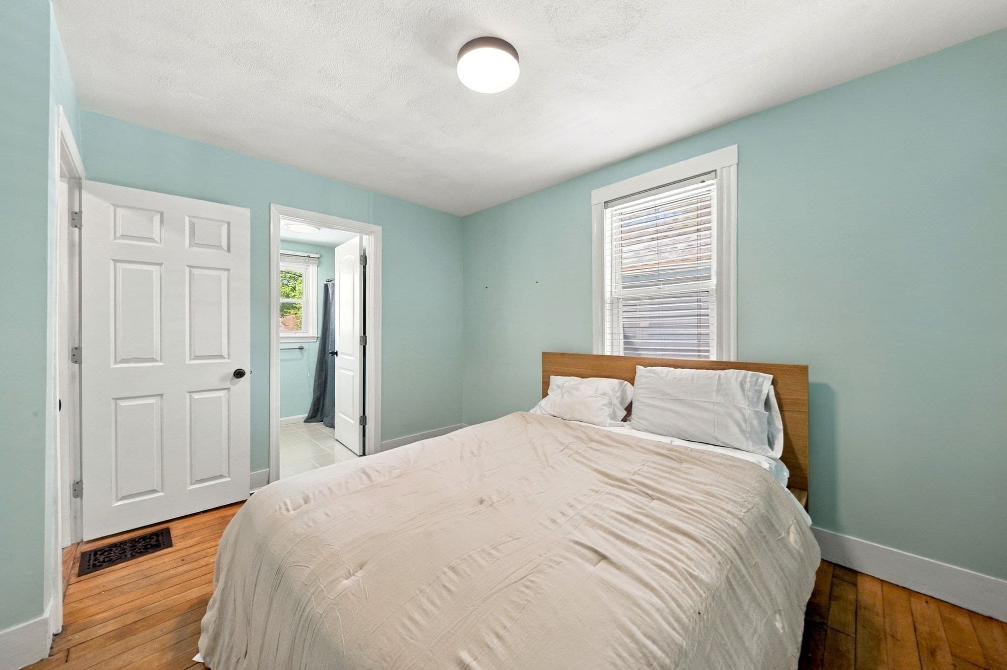 Single Family Residence at 6 Clifton Ave, Saugus MA 01906, Saugus, photo 13 of 41
