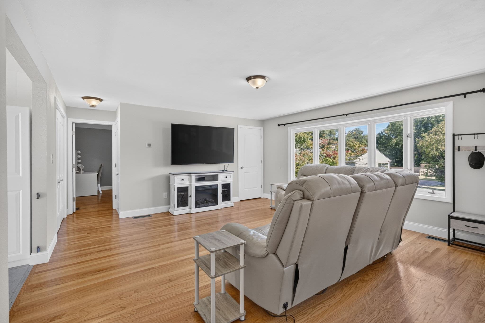 Single Family Residence at 11 Powder Hill Rd, Methuen MA 01844, Methuen, photo 6 of 40