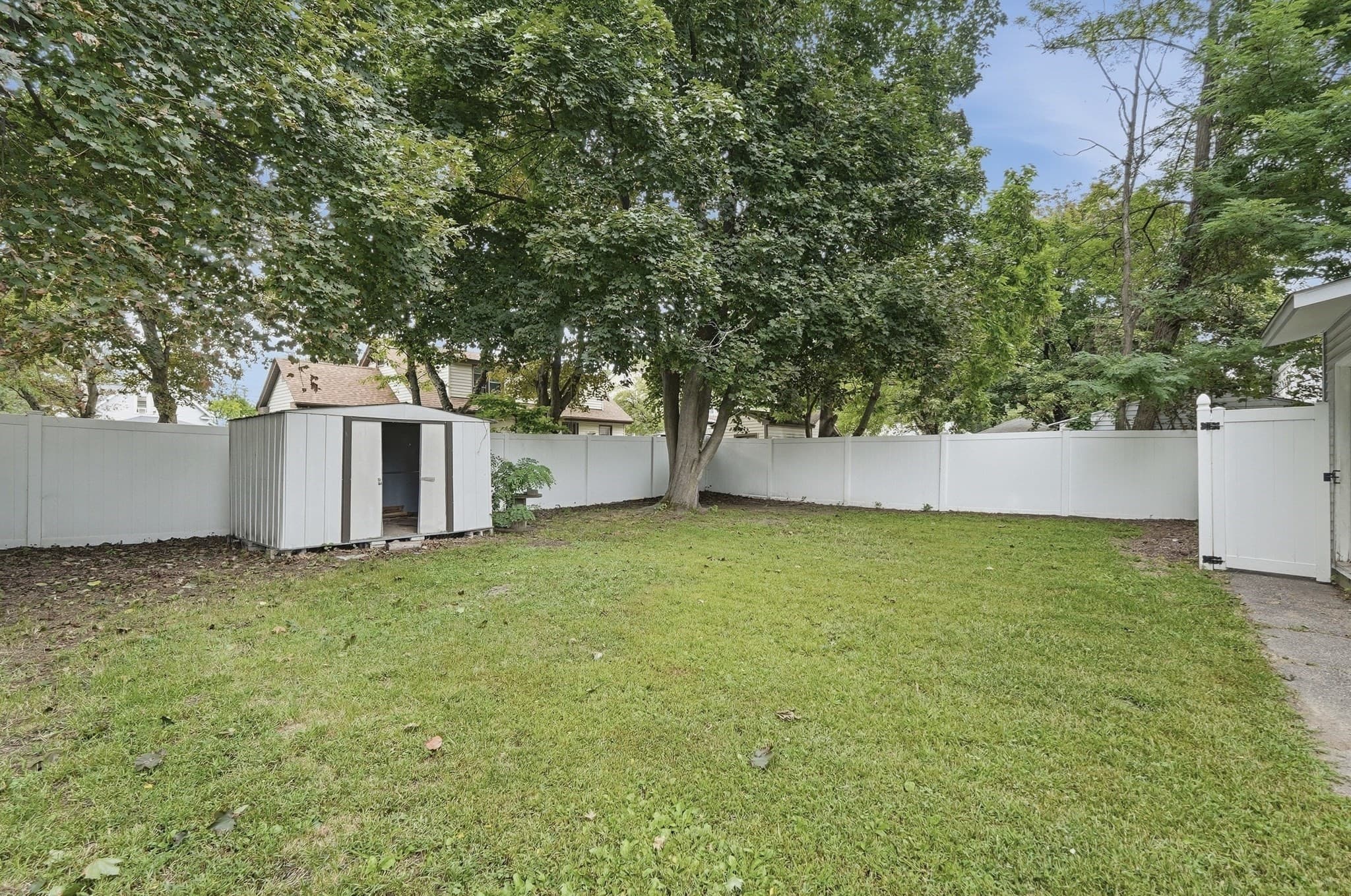 Single Family Residence at 132 Gilbert Ave, Springfield MA 01119, Springfield, photo 4 of 37