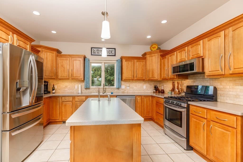 Single Family Residence at 43 Wachusett Street, Leominster MA 01453, Leominster, photo 3 of 29