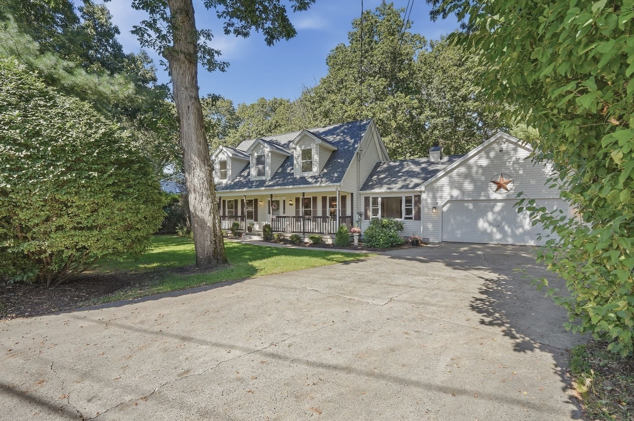 Single Family Residence at 690 Converse Street, Longmeadow MA 01106, Longmeadow, photo 3 of 39