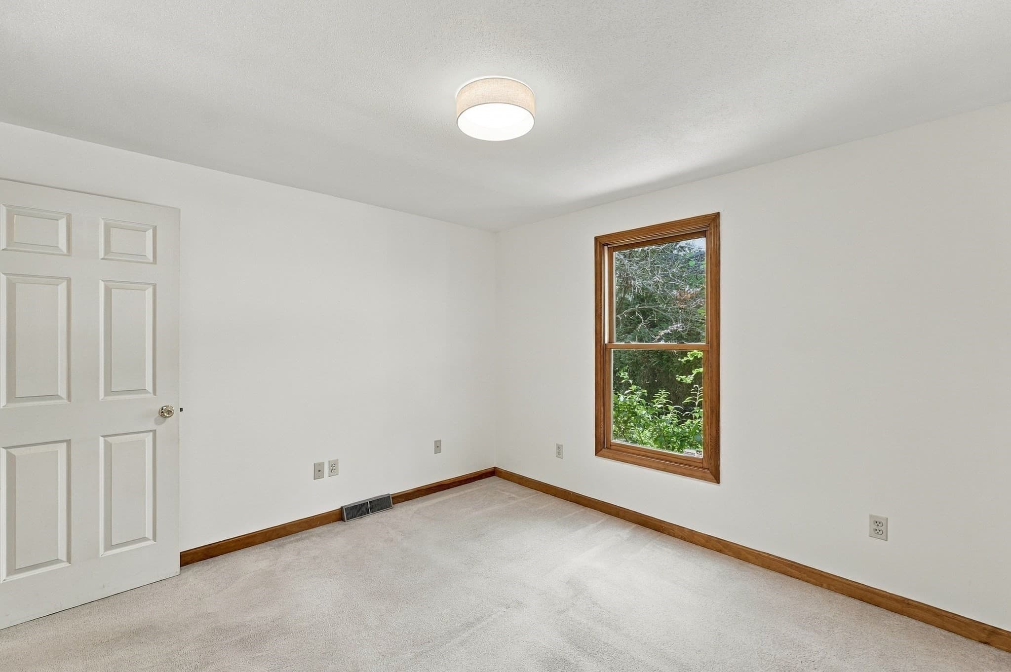 Single Family Residence at 690 Converse Street, Longmeadow MA 01106, Longmeadow, photo 28 of 39