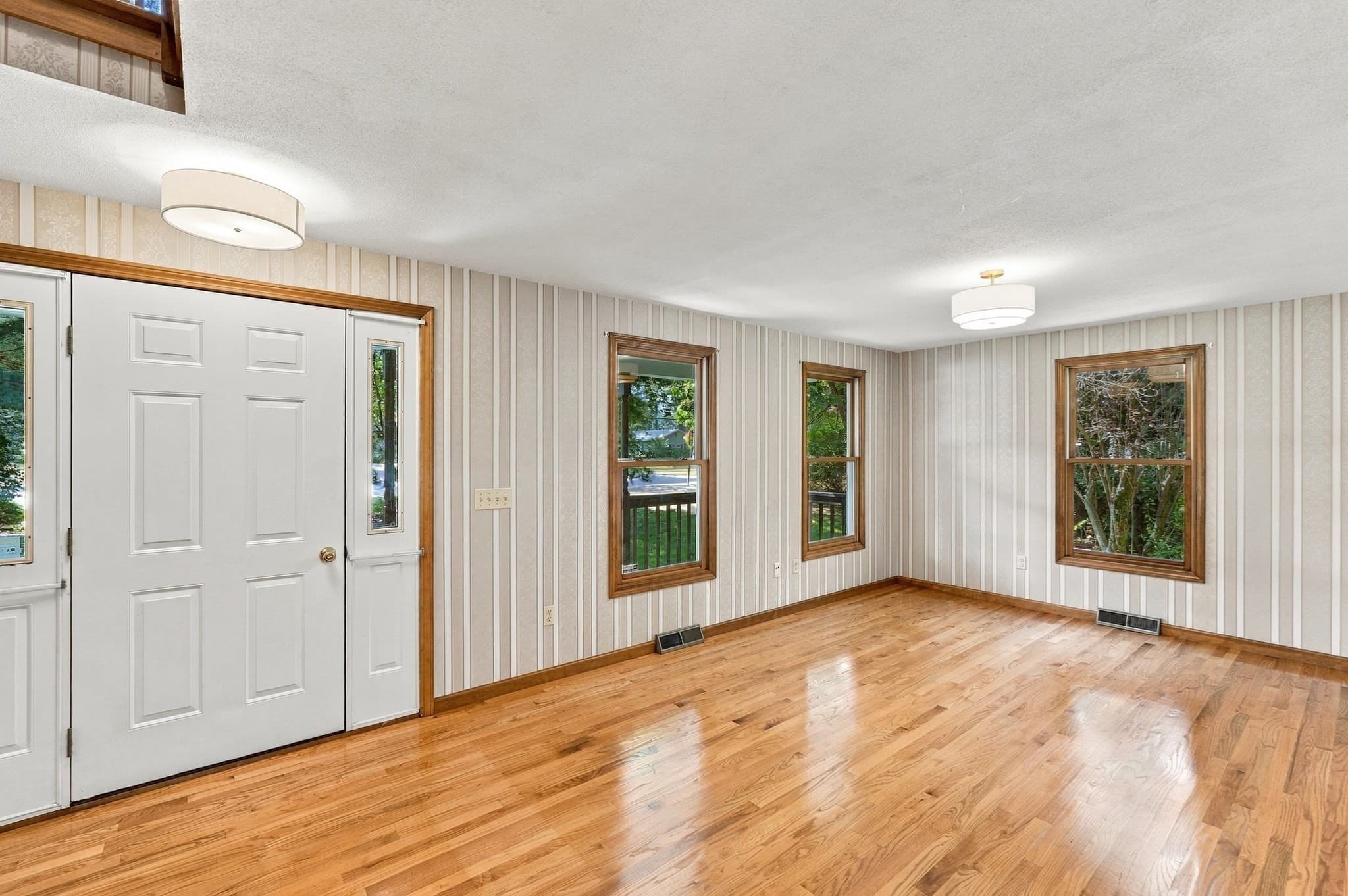 Single Family Residence at 690 Converse Street, Longmeadow MA 01106, Longmeadow, photo 5 of 39