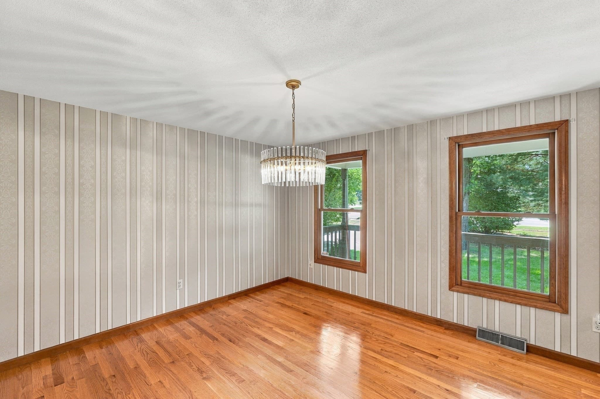 Single Family Residence at 690 Converse Street, Longmeadow MA 01106, Longmeadow, photo 9 of 39