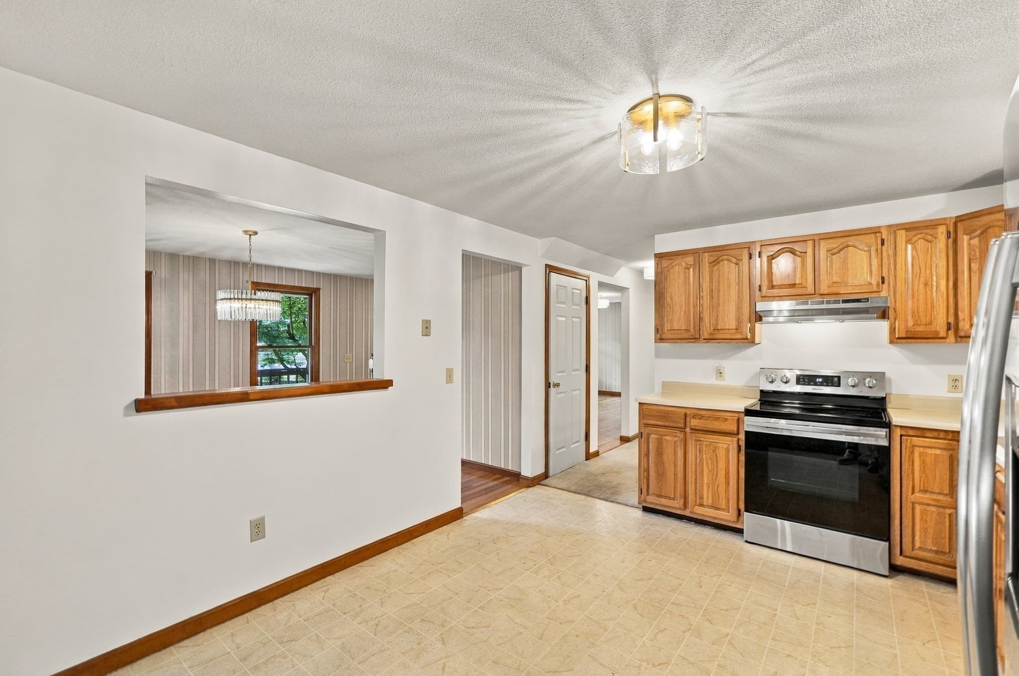 Single Family Residence at 690 Converse Street, Longmeadow MA 01106, Longmeadow, photo 14 of 39