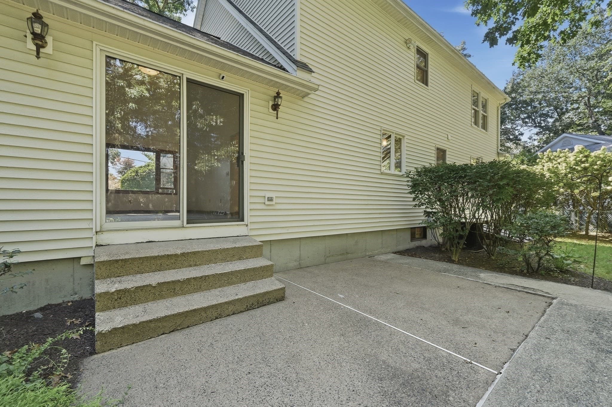 Single Family Residence at 690 Converse Street, Longmeadow MA 01106, Longmeadow, photo 37 of 39