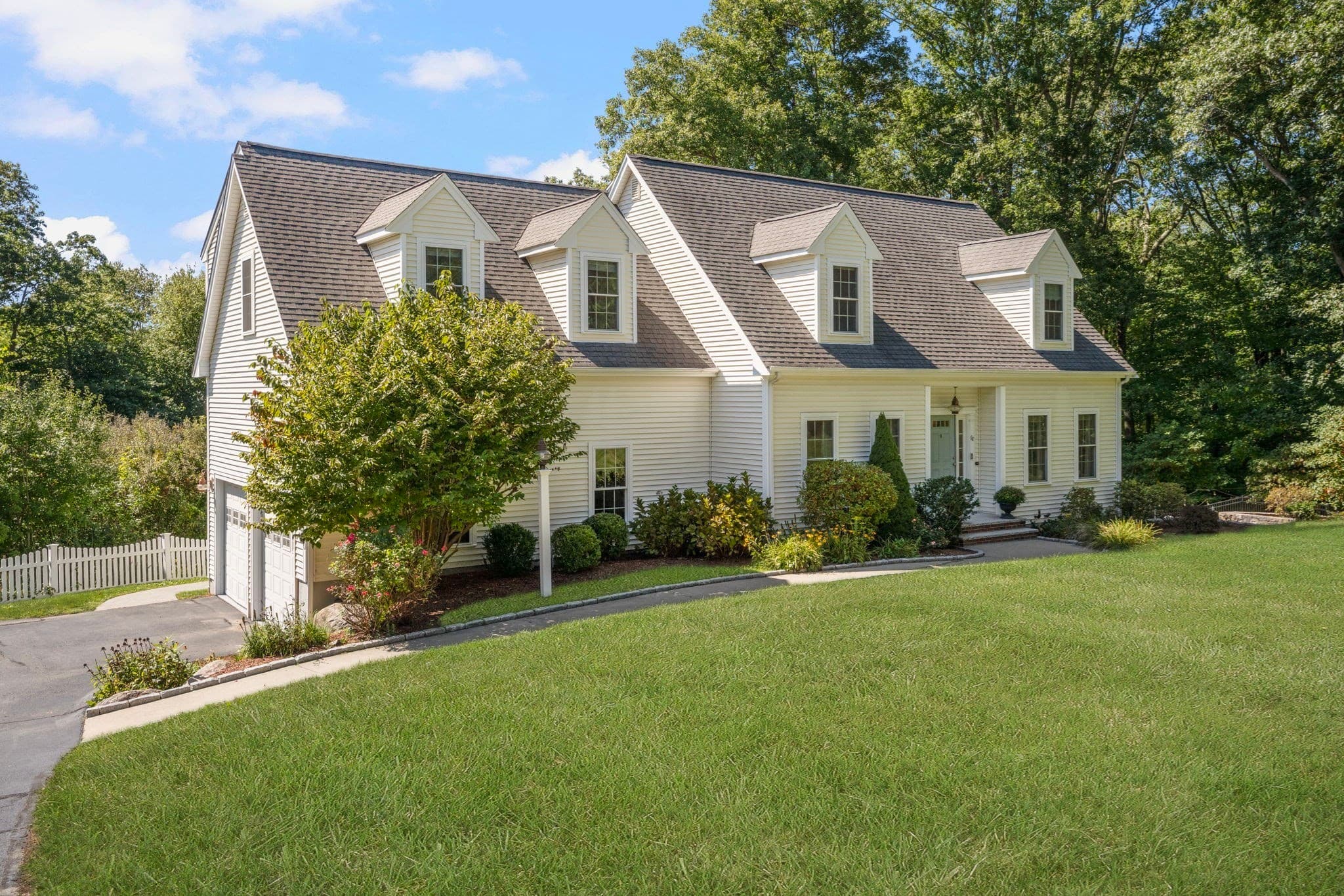 62 Pinsonnault Lane, North Attleboro MA 02760