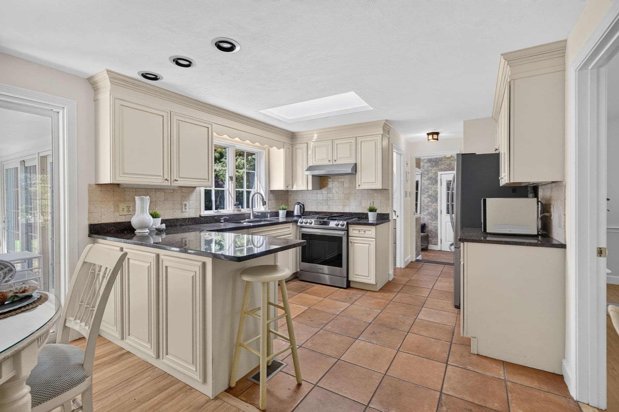 Single Family Residence at 132 Brentwood Cir, North Andover MA 01845, North Andover, photo 10 of 42