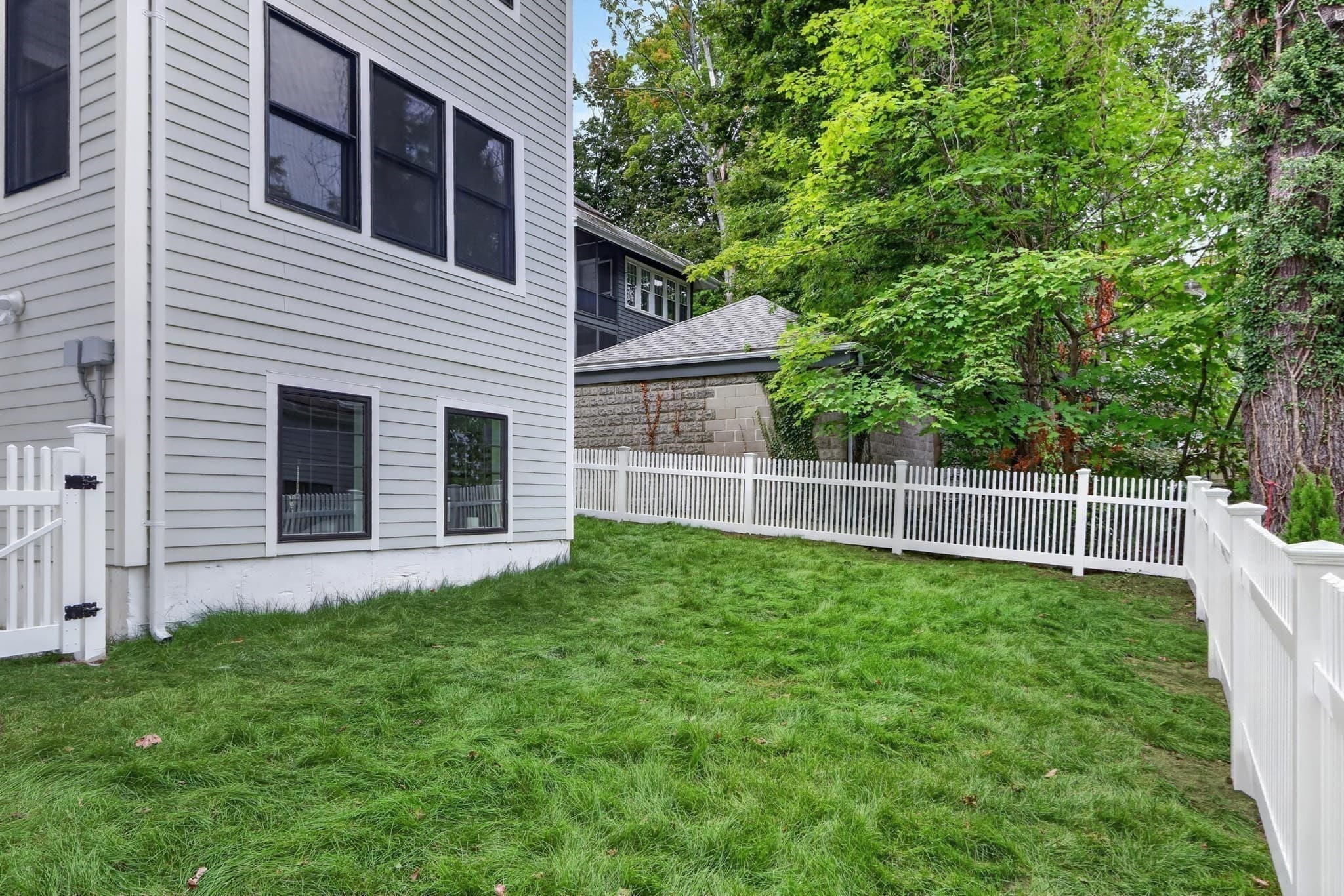 Condominium at 123 Mount Vernon Street # 1, Newton MA 02465, Newton, photo 36 of 39