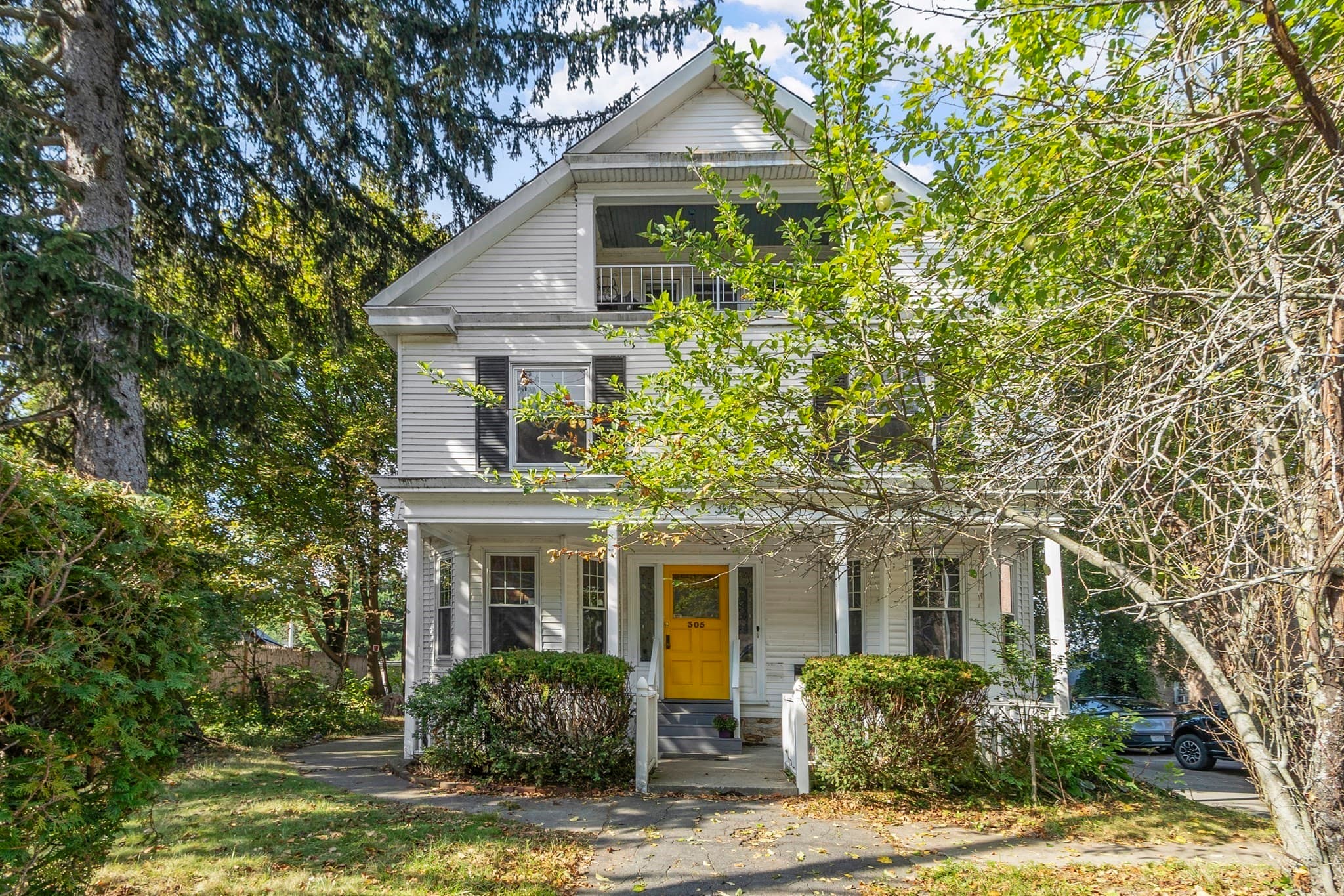 305 Nesmith St, Lowell MA 01852