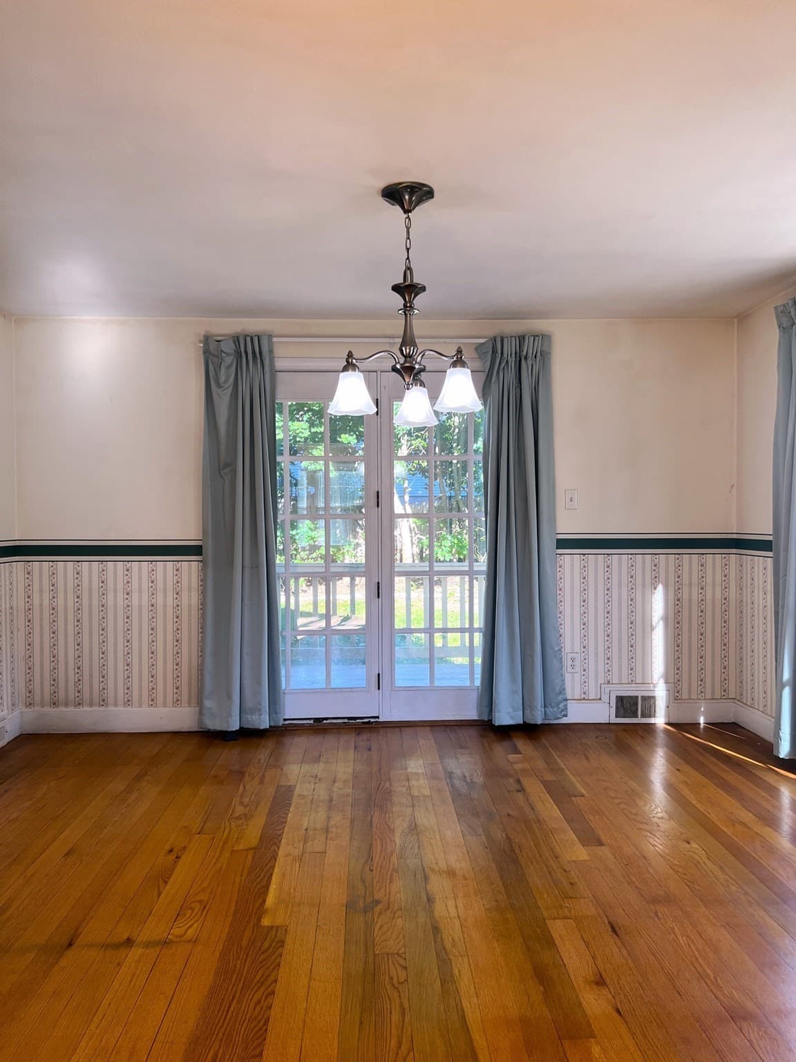 Single Family Residence at 109 Pilgrim, Springfield MA 01118, Springfield, photo 10 of 35