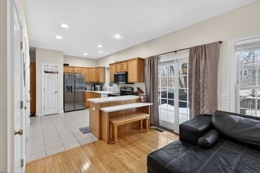 Condominium at 1 Knowlton Circle # 1, Upton MA 01568, Upton, photo 7 of 25