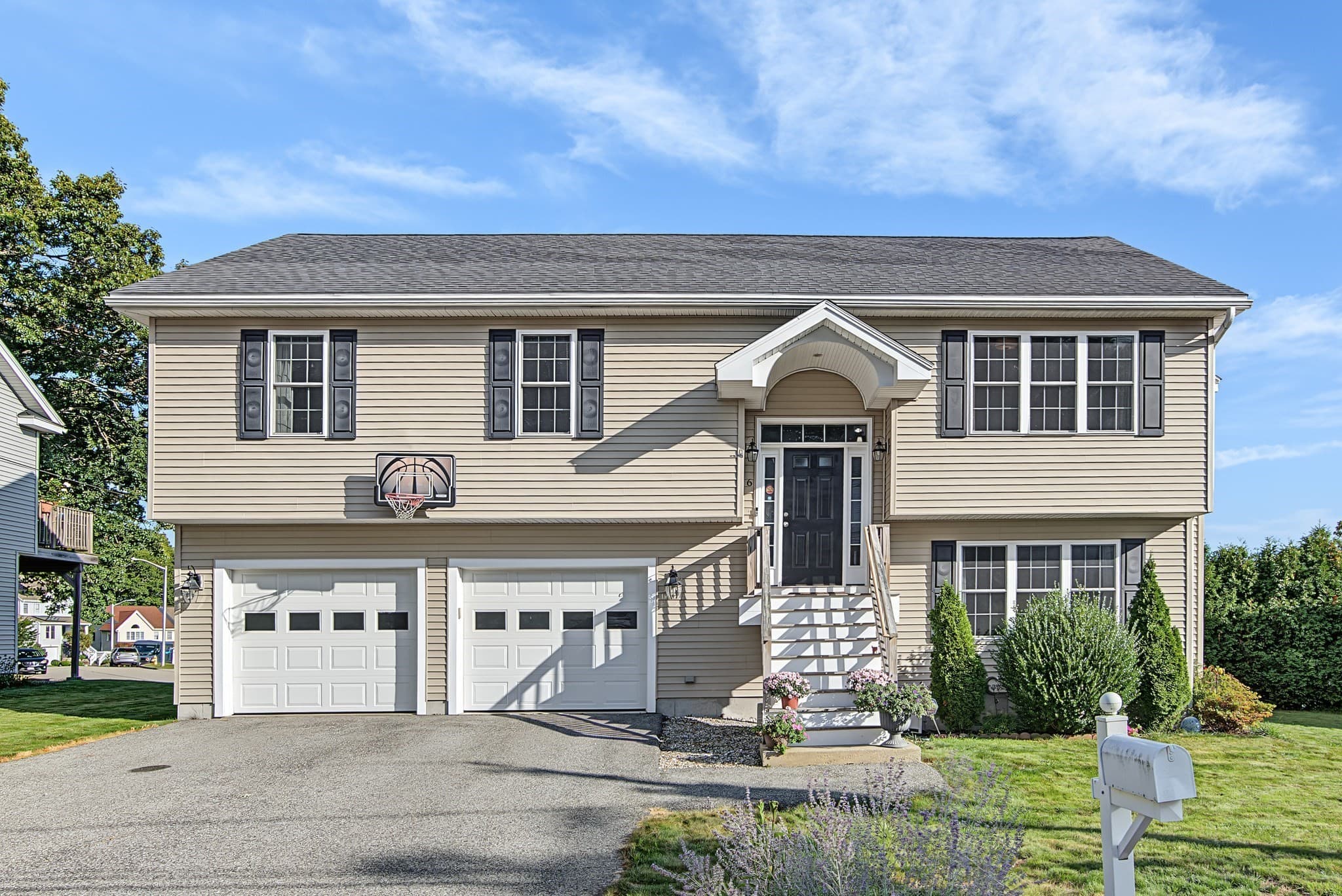 6 Greenhalge St, Worcester MA 01604