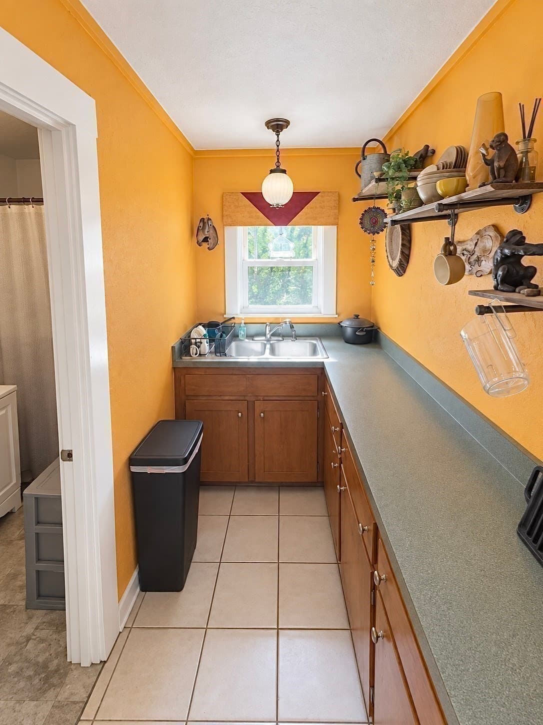 Single Family Residence at 5 Dow Pl, Marlborough MA 01752, Marlborough, photo 7 of 17