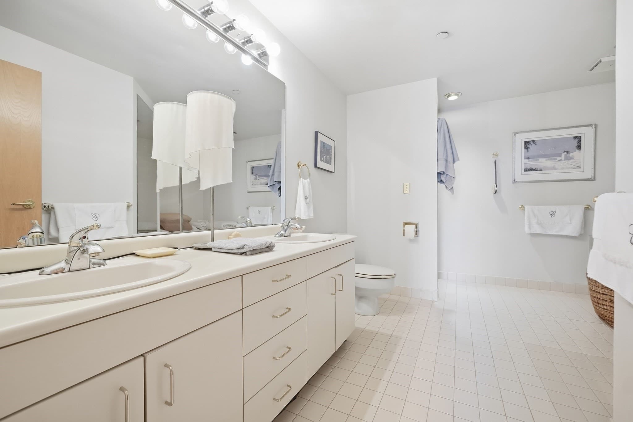 Condominium at 65 Lake Ave # 824, Worcester MA 01604, Worcester, photo 9 of 19